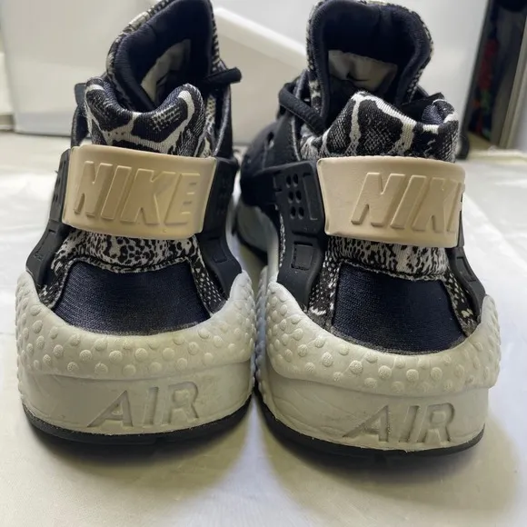 Nike Huarache Run Sneakers Black White Snake Print Shoes Size 10