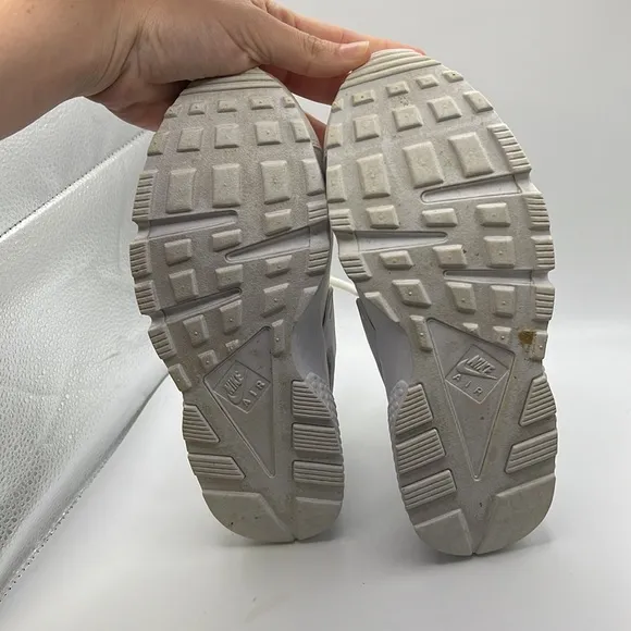 Nike Huarache Triple White Shoes Sneakers White Cream Womens Size 9