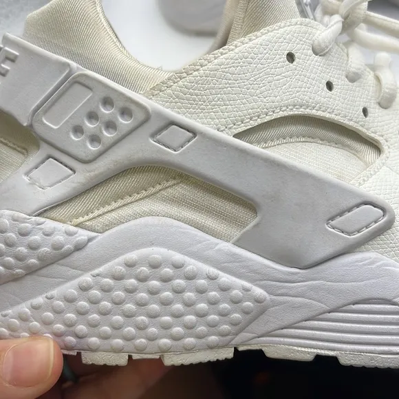 Nike Huarache Triple White Shoes Sneakers White Cream Womens Size 9
