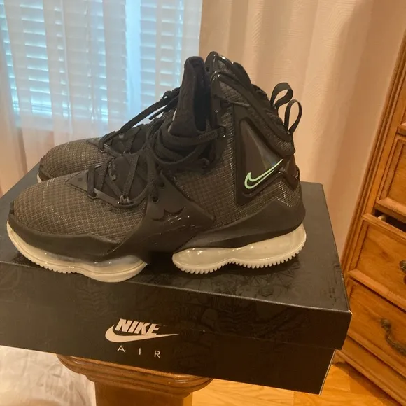 Nike Kids LeBron XVIII Black Basketball Shoes