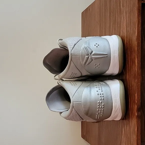 Nike Kobe AD Mid Sz 13