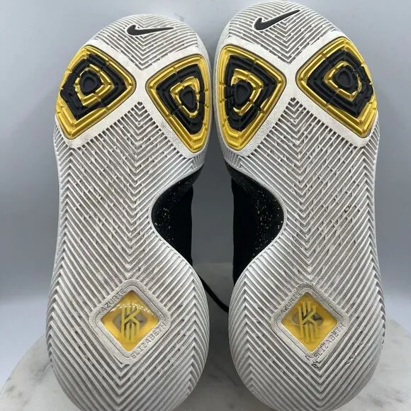 Nike Kyrie 3 Men's Black Yellow Basketball Shoes Mid Top Sz‎ 10.5 852395-901