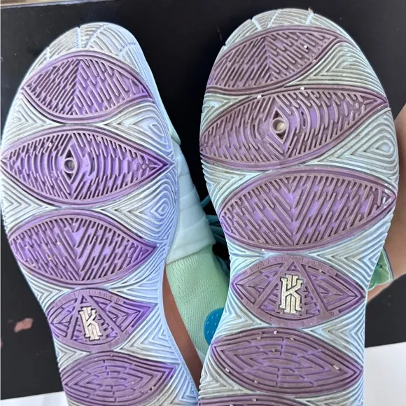 Nike Kyrie 5 Spongebob Squidward