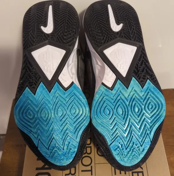 Nike Kyrie 8 ORCA 7.5M