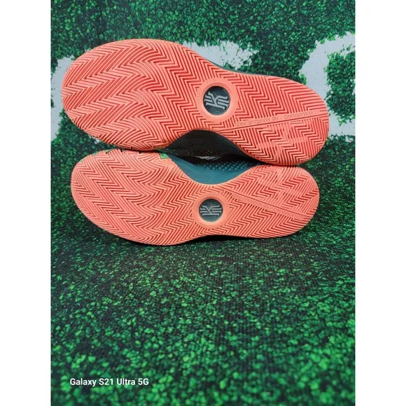 Nike Kyrie Irving 1 Venus FlyTrap Shoes - 6Y Youth Boys 3 Green 717219-313