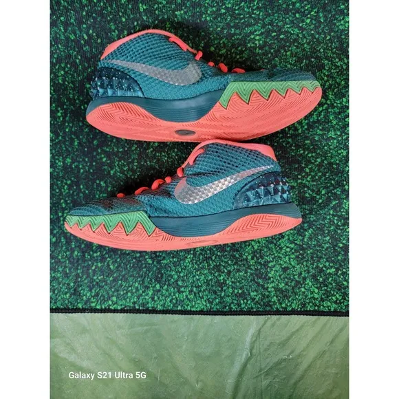 Nike Kyrie Irving 1 Venus FlyTrap Shoes - 6Y Youth Boys 3 Green 717219-313