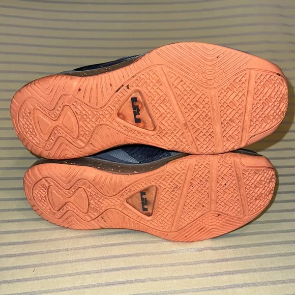 Nike LEBRON 11 Low GS 'Magnet Grey' Shoes Size 5.5 Youth Woman's 7.5