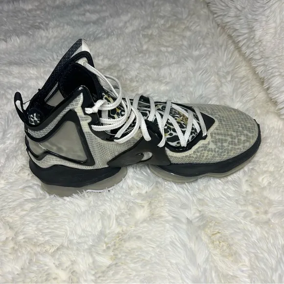 Nike Lebron high top 19s!! Size 11 - no box - BASKETBALL SHOES