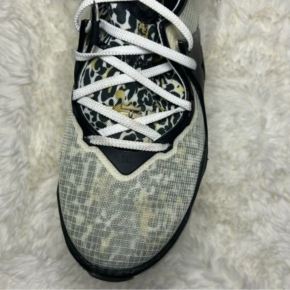 Nike Lebron high top 19s!! Size 11 - no box - BASKETBALL SHOES
