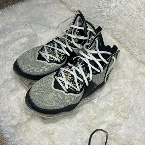 Nike Lebron high top 19s!! Size 11 - no box - BASKETBALL SHOES