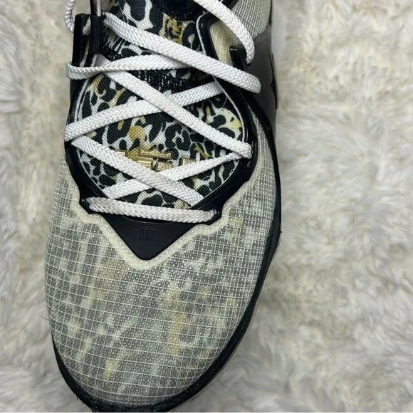 Nike Lebron high top 19s!! Size 11 - no box - BASKETBALL SHOES