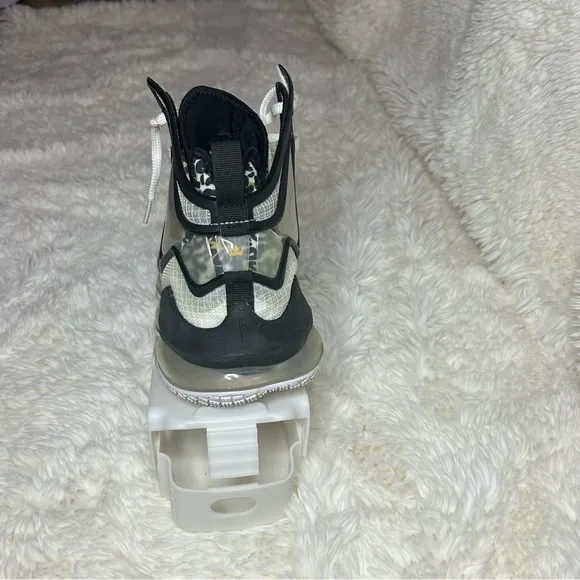 Nike Lebron high top 19s!! Size 11 - no box - BASKETBALL SHOES
