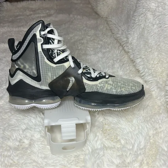 Nike Lebron high top 19s!! Size 11 - no box - BASKETBALL SHOES