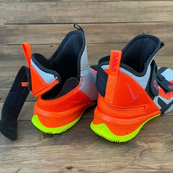 NIKE Lebron Soldier 13 FlyEase GS CJ1317-066 Grey/Orange 5Y Women 6.5 Basketball