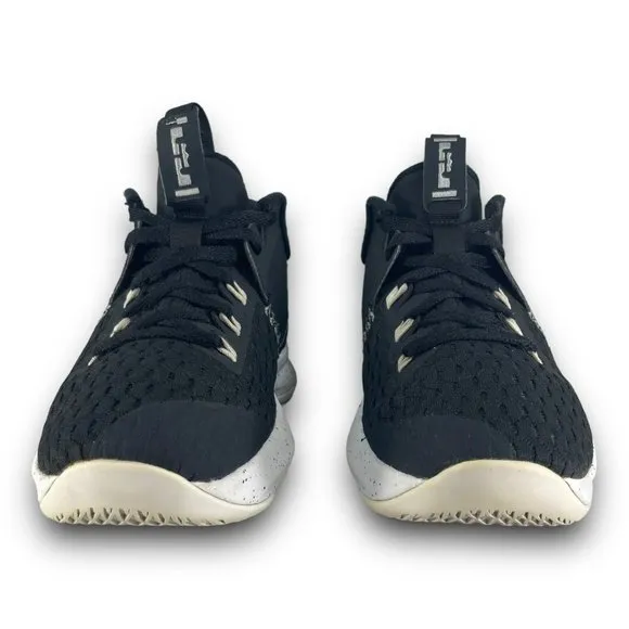 Nike LeBron Witness 5 Sneakers CT4629 001 Athletic Shoes Black Youth 6 Women 7.5