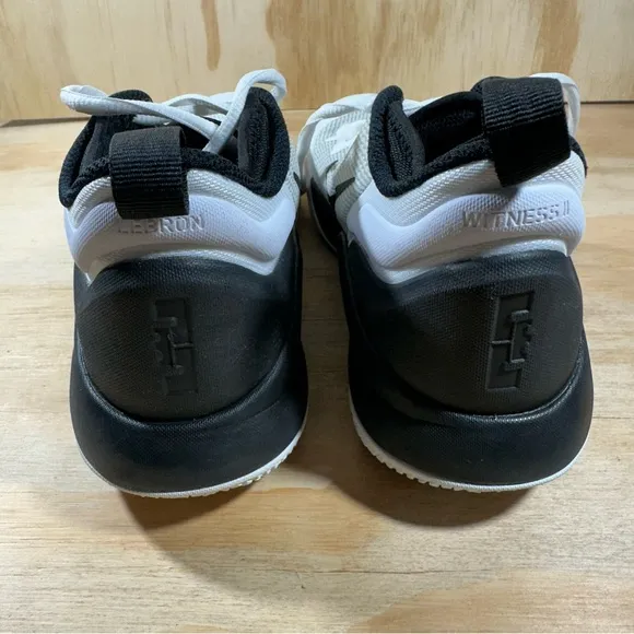 Nike LeBron Witness II Shoes Men’s Size 8.5