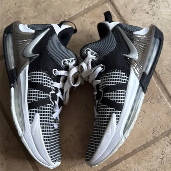Nike LEBRON WITNESS VII Gray,Black Basketball shoes size 40 or US 7