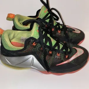 NIKE LEBRON XII Low Kids Basketball Shoes Size 6Y
