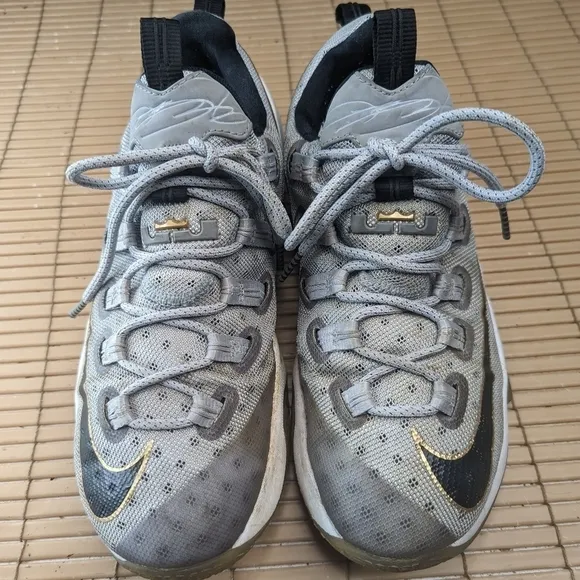 Nike LeBron XIII 13 Low Basketball Shoes Grey Metallic Gold 831925 071 Mens 8.5