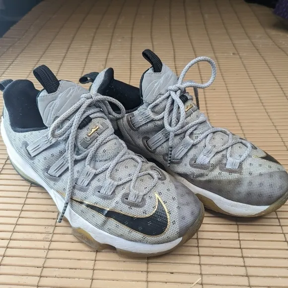 Nike LeBron XIII 13 Low Basketball Shoes Grey Metallic Gold 831925 071 Mens 8.5