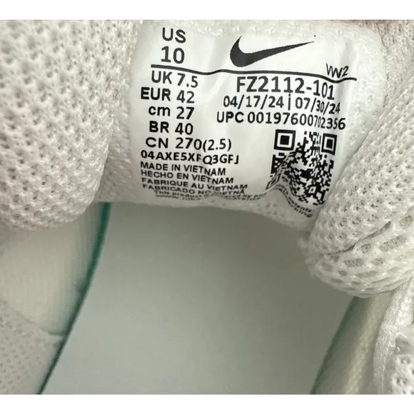 Nike Mc Trainer 3 PRM Women's Size 10 White/Silver Athletic Shoes FZ2112 101