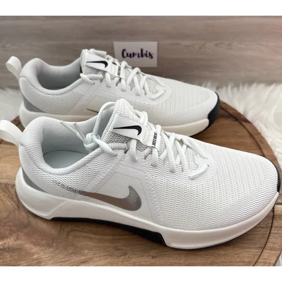 Nike Mc Trainer 3 PRM Women's Size 10 White/Silver Athletic Shoes FZ2112 101