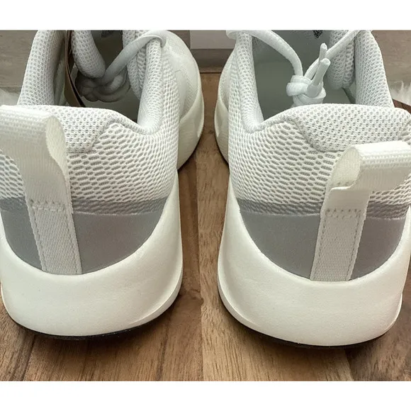 Nike Mc Trainer 3 PRM Women's Size 10 White/Silver Athletic Shoes FZ2112 101