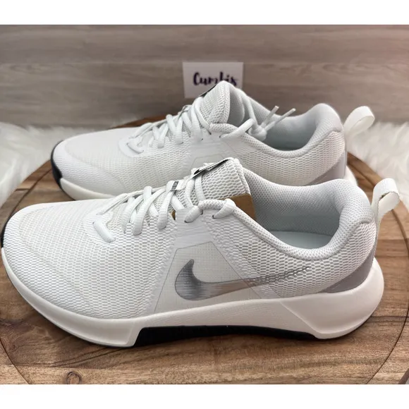 Nike Mc Trainer 3 PRM Women's Size 10 White/Silver Athletic Shoes FZ2112 101