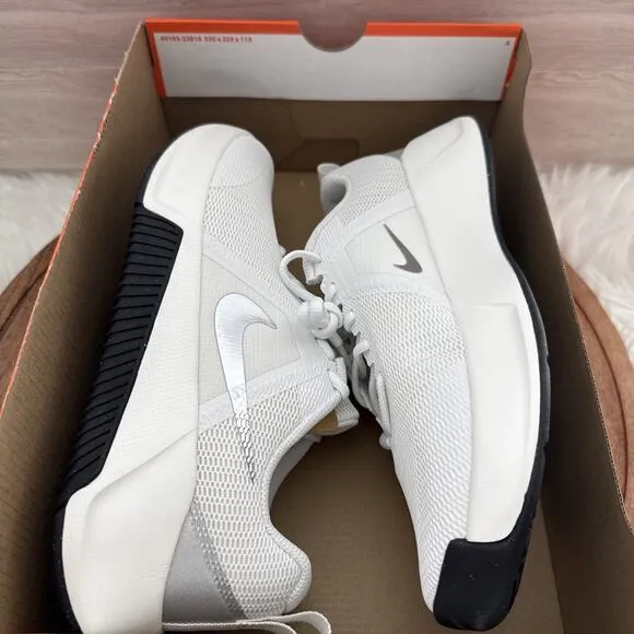 Nike Mc Trainer 3 PRM Women's Size 10 White/Silver Athletic Shoes FZ2112 101