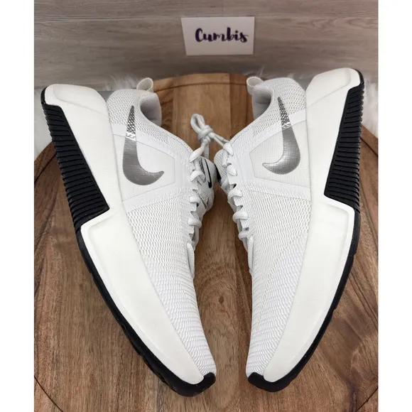 Nike Mc Trainer 3 PRM Women's Size 10 White/Silver Athletic Shoes FZ2112 101