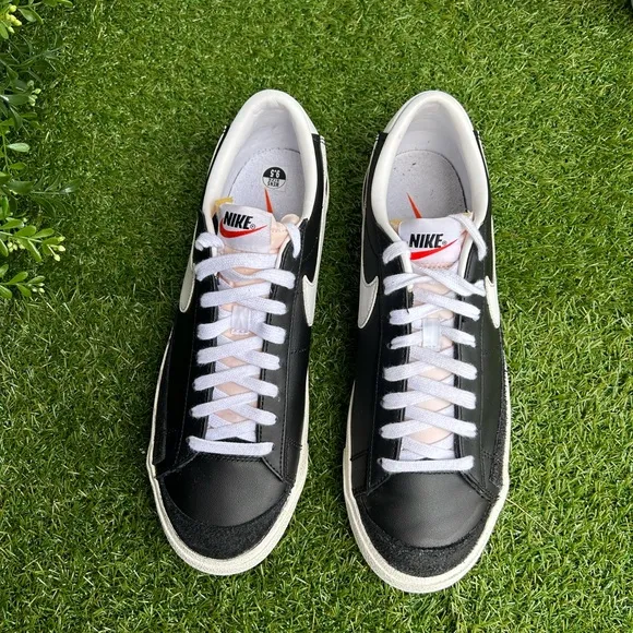 NIKE MEN BLAZER LOW 77VINTAGE BLACK WHITE SNEAKERS size 9.5 gently used