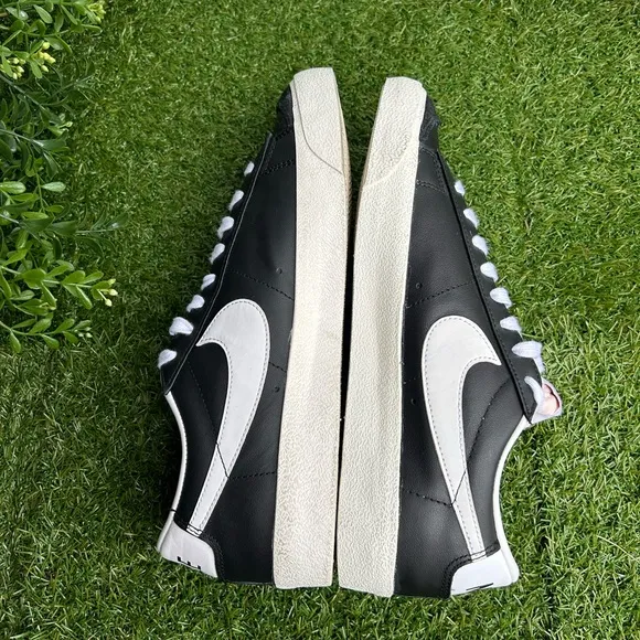 NIKE MEN BLAZER LOW 77VINTAGE BLACK WHITE SNEAKERS size 9.5 gently used