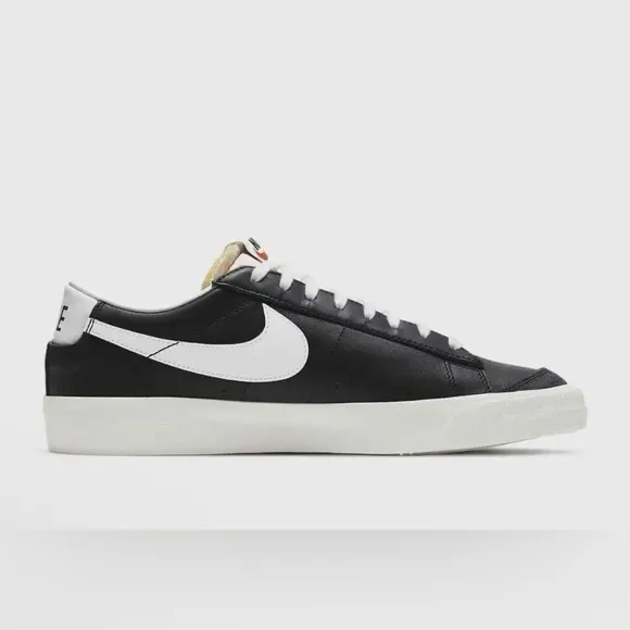 NIKE MEN BLAZER LOW 77VINTAGE BLACK WHITE SNEAKERS size 9.5 gently used