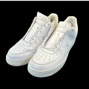 Nike Men's Air Force One CW2288-111 '07 Low Triple White Shoe Sneakers Sz 12