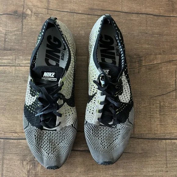 Nike Men's Black and Gray Flyknit Shoes