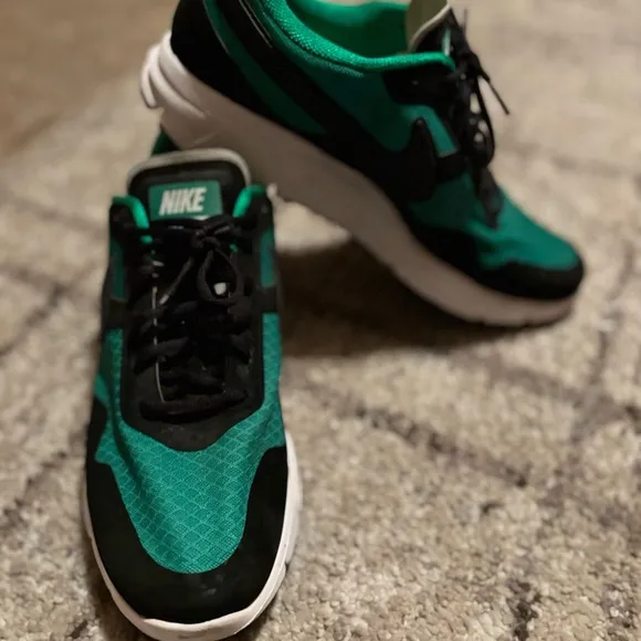 Nike Men's Green and Black Lunarfly 1.5 Shoes