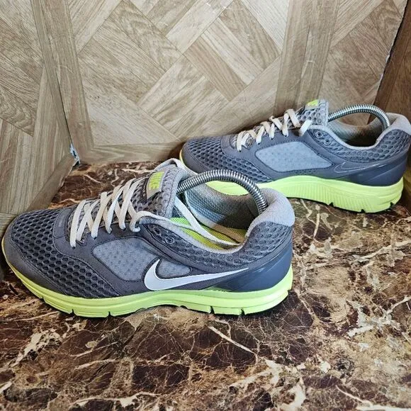 Nike men's Lunarfly 2 running shoes gray size men 8 women 10.   142
