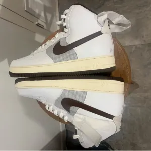 Nike Men's White and Brown High-Top Sneakers Air Force 1
