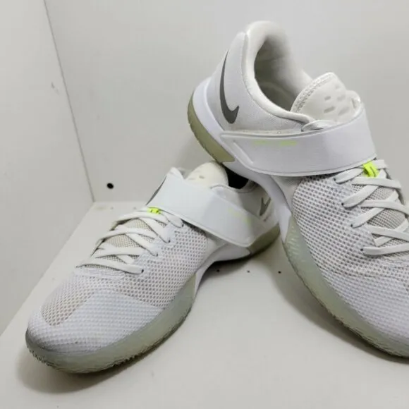 Nike Mens Zoom Live 852421-117 Low Top White Athletic Sneaker Shoes Size 11