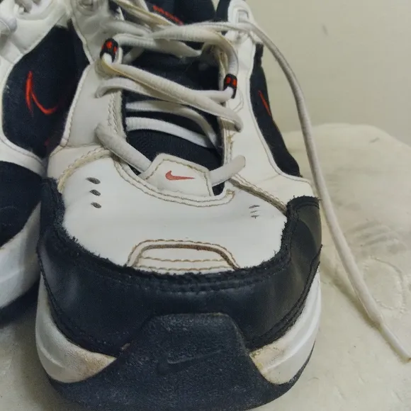 NIKE MONARCH Men's Black and White Air Monarch Shoes Size 10.5 W