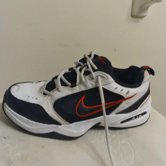NIKE MONARCH Men's Black and White Air Monarch Shoes Size 10.5 W