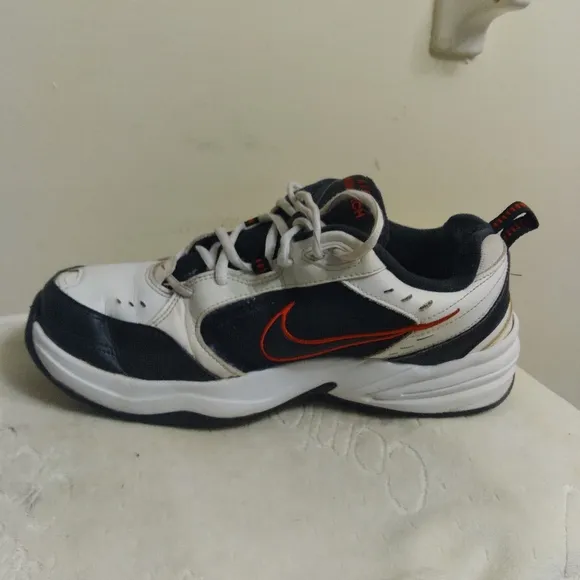 NIKE MONARCH Men's Black and White Air Monarch Shoes Size 10.5 W