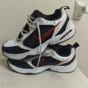 NIKE MONARCH Men's Black and White Air Monarch Shoes Size 10.5 W