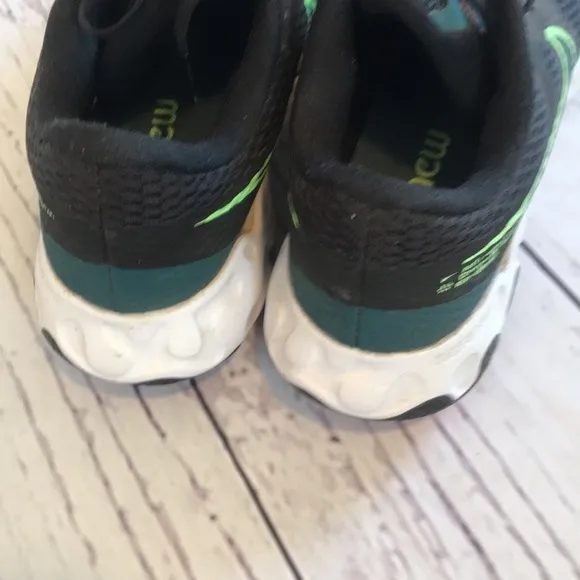 Nike Renew tennis shoes