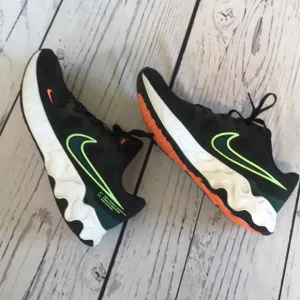 Nike Renew tennis shoes