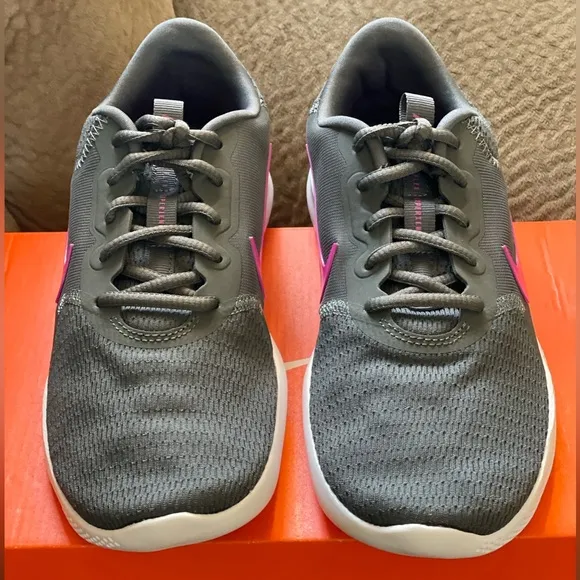 Nike Running Shoes in Grey / Pink, ‘Flex Experience RN9’ — Women’s Size 6.5