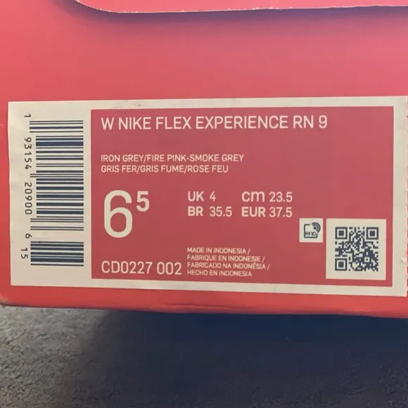 Nike Running Shoes in Grey / Pink, ‘Flex Experience RN9’ — Women’s Size 6.5