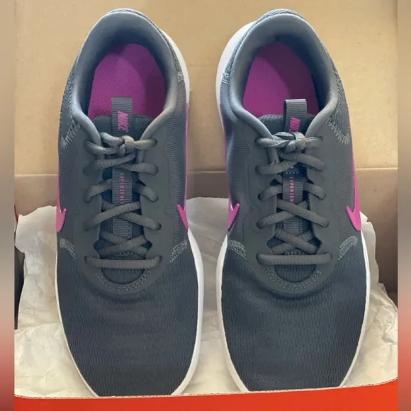 Nike Running Shoes in Grey / Pink, ‘Flex Experience RN9’ — Women’s Size 6.5