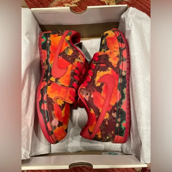 Nike SB Dunk Low Wizard of Oz Poppy Field