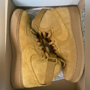 Nike Shoes| Air Force 1 High | Color: Wheat | Size 6.5 Y - Big Kids